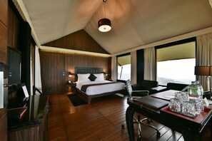 Chambre | Minibar, coffre-fort, ameublement unique, bureau