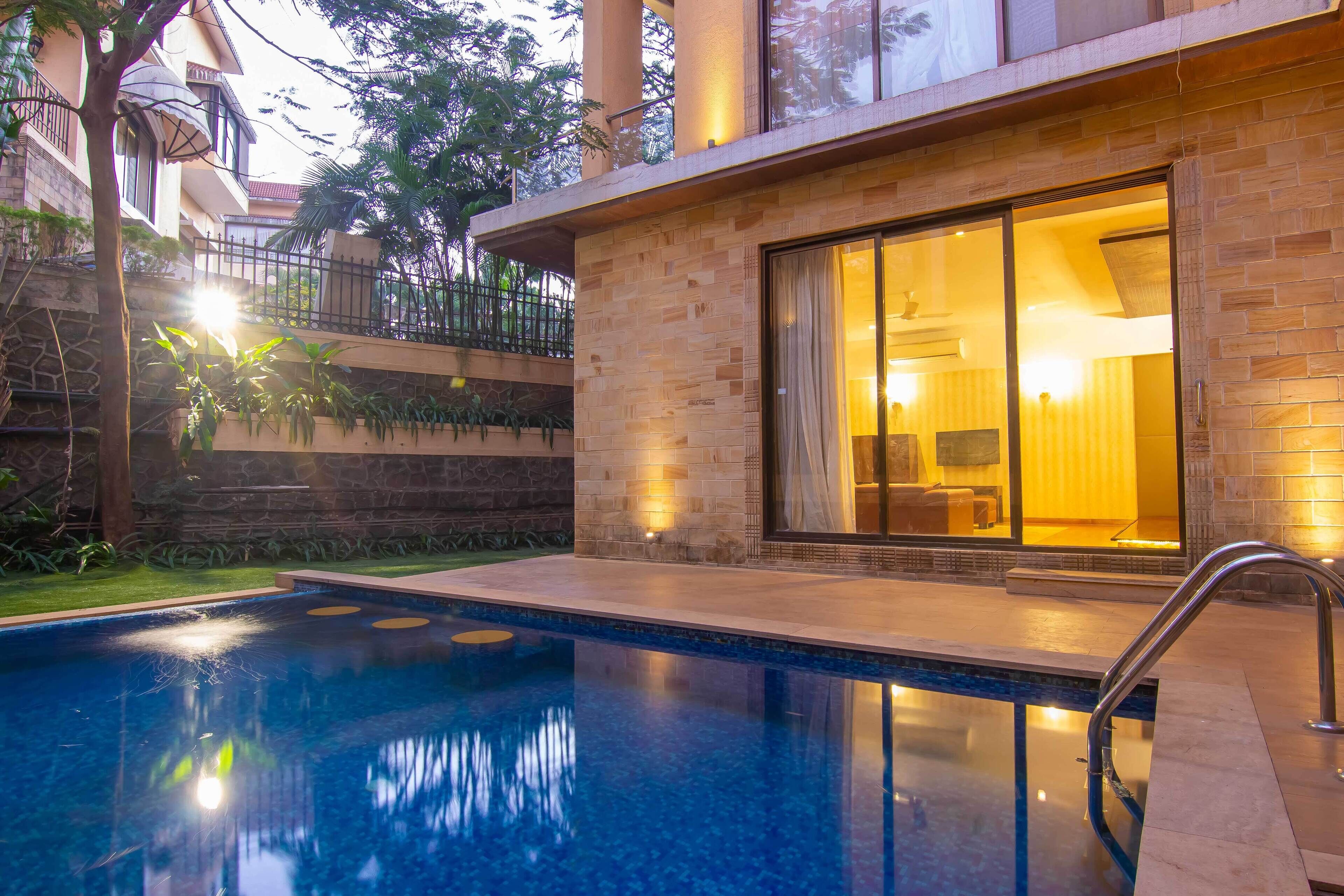 outdoor pool, pool loungers