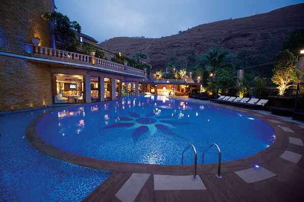 Outdoor pool, pool loungers