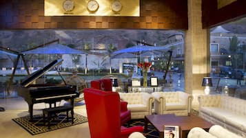 2 bars/lounges, sports bar