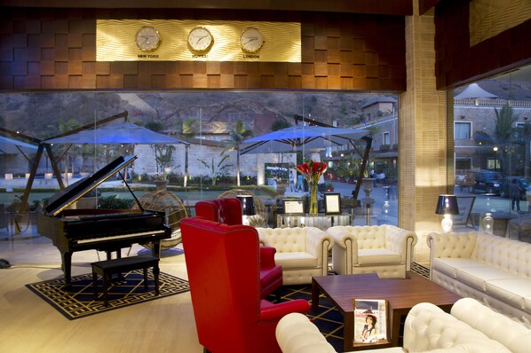 2 bars/lounges, sports bar