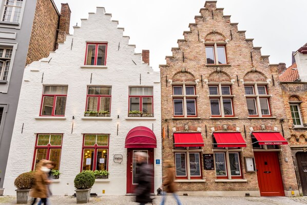 Front of property - Hotel Bla Bla (Bruges)
