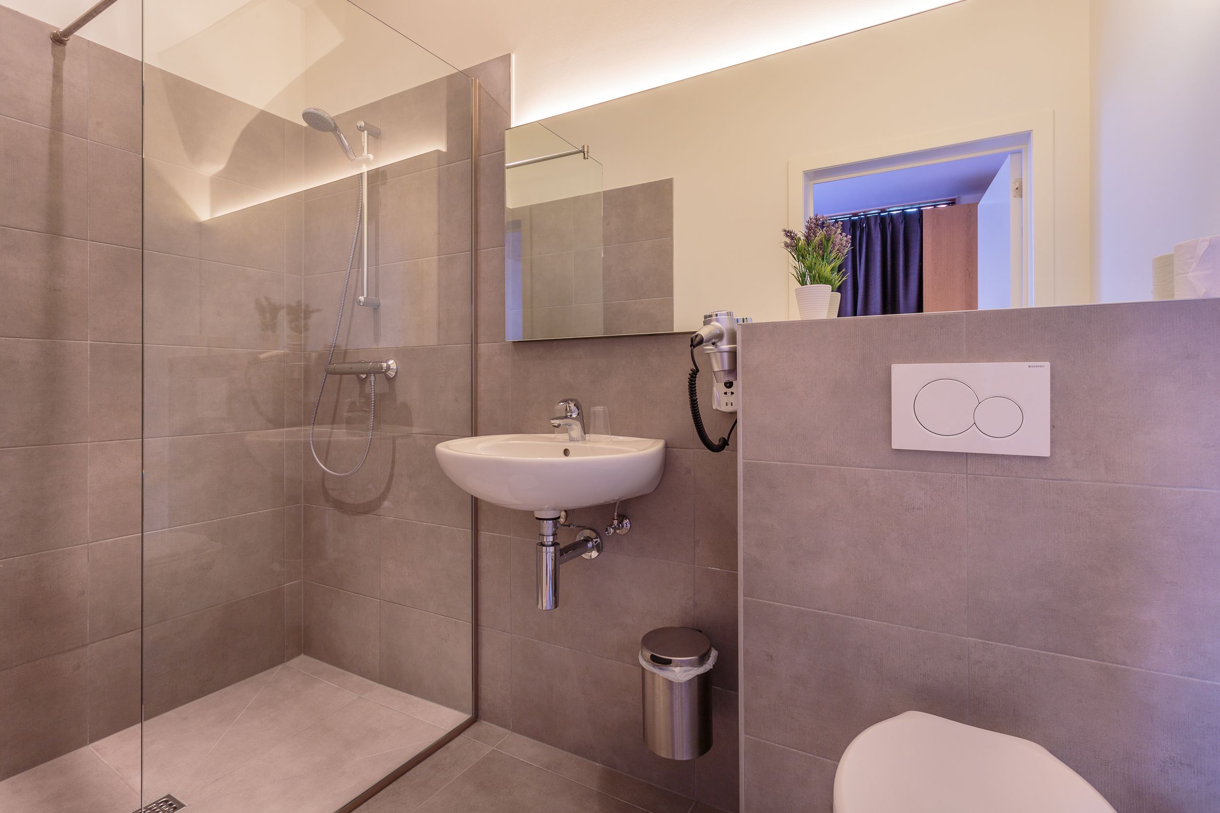 shower, free toiletries, towels