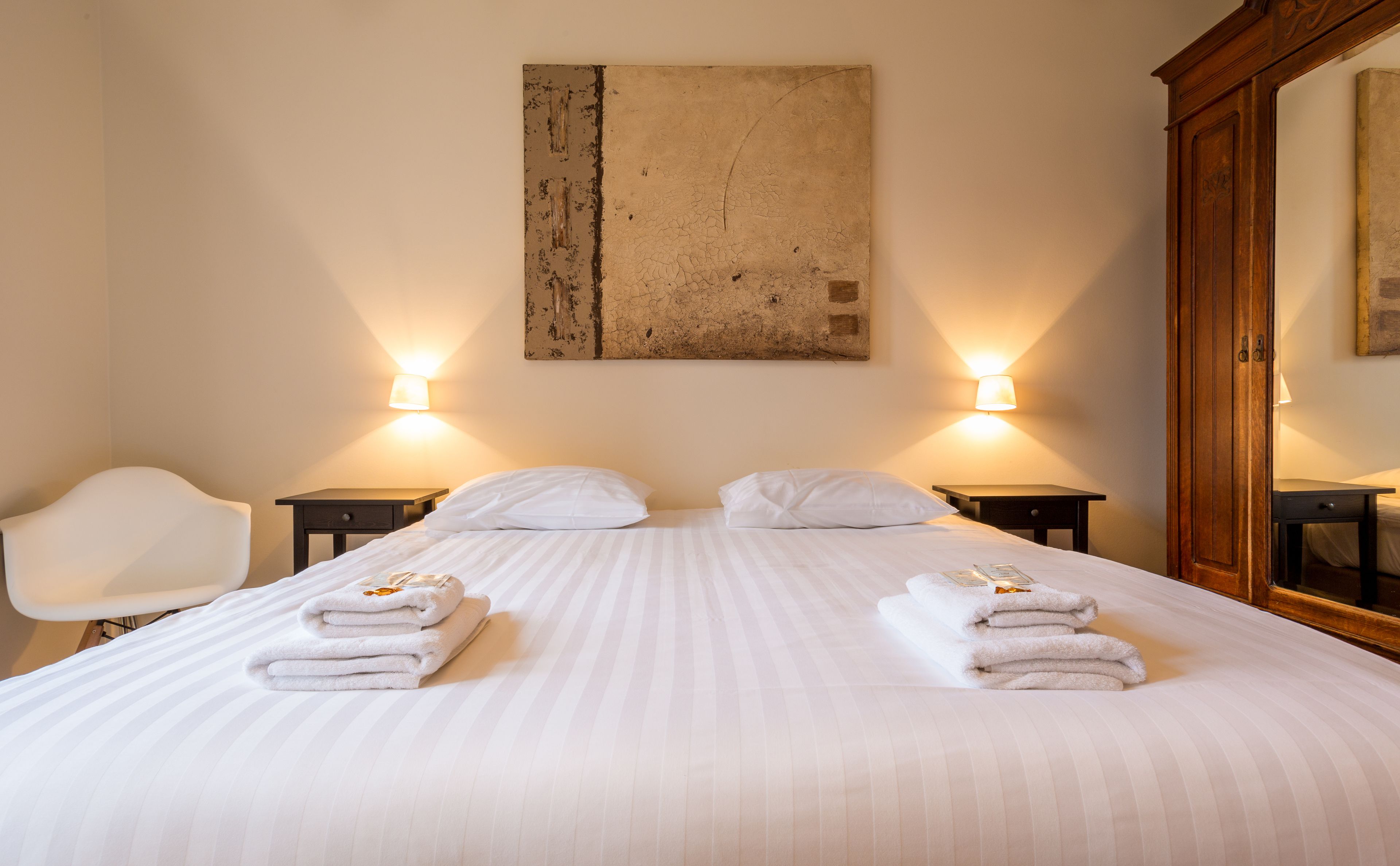 cots/infant beds, free wifi