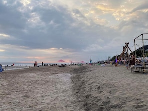 Pantai di sekitar