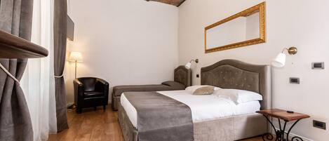 Comfort Triple Room, Ensuite | 1 bedroom, minibar, rollaway beds, free WiFi