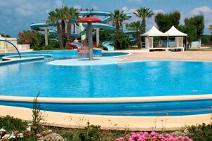3 outdoor pools, a lap pool