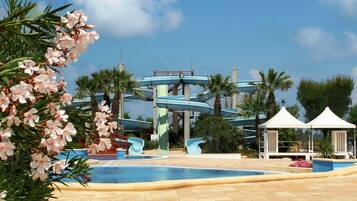 3 outdoor pools, a lap pool