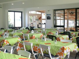 Breakfast, lunch, dinner served; Italian cuisine 