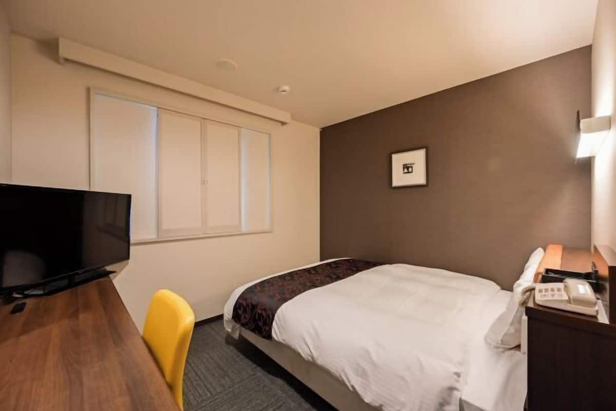 Premium bedding, down comforters, desk, iron/ironing board