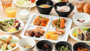 Daily buffet breakfast (JPY 1500 per person)