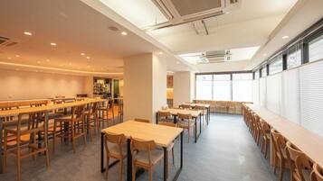 Daily buffet breakfast (JPY 1500 per person)