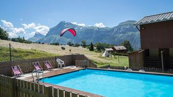 Piscine extérieure (ouverte en saison)