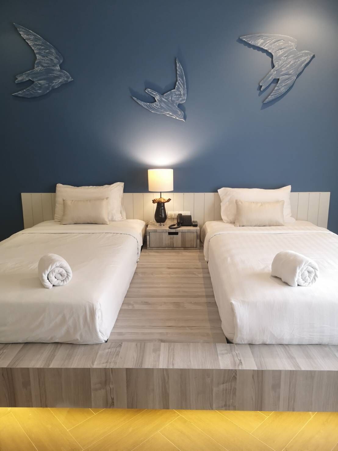 Premium bedding, down comforters, minibar, in-room safe