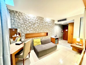 华丽客房 | 高档床上用品、羽绒被、迷你吧、客房内保险箱