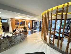 Reception - De coze' Hotel (Patong)