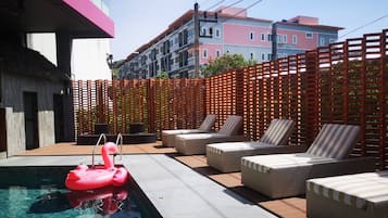 Outdoor pool, pool loungers