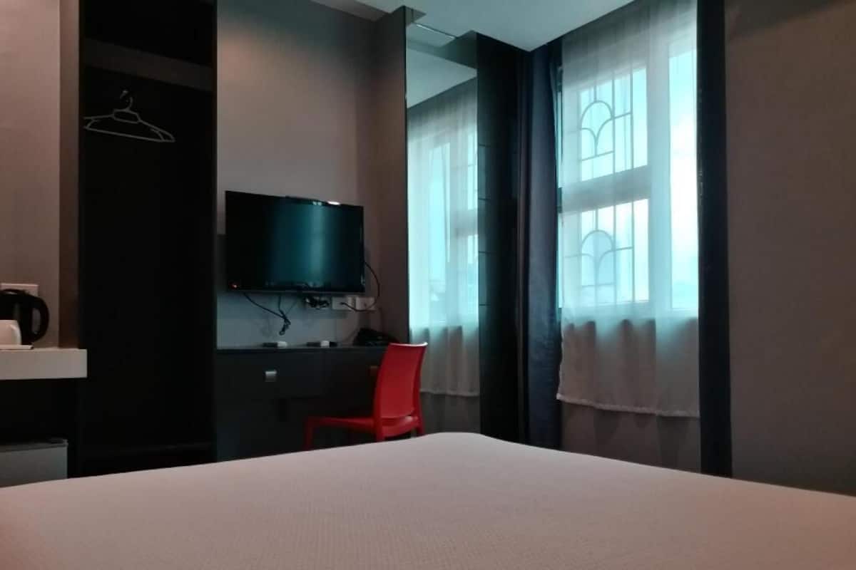 In-room safe, individually furnished, desk, free WiFi