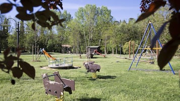Children’s play area – outdoor