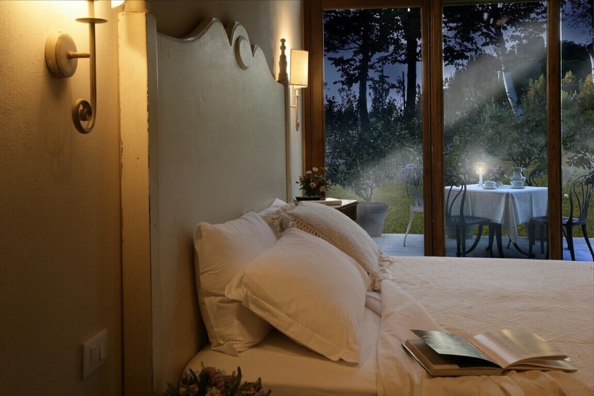 desk, iron/ironing board, cots/infant beds, rollaway beds