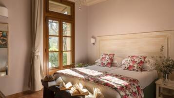 Leilighet – superior, 2 soverom | Skrivebord, strykejern/-brett og barnesenger