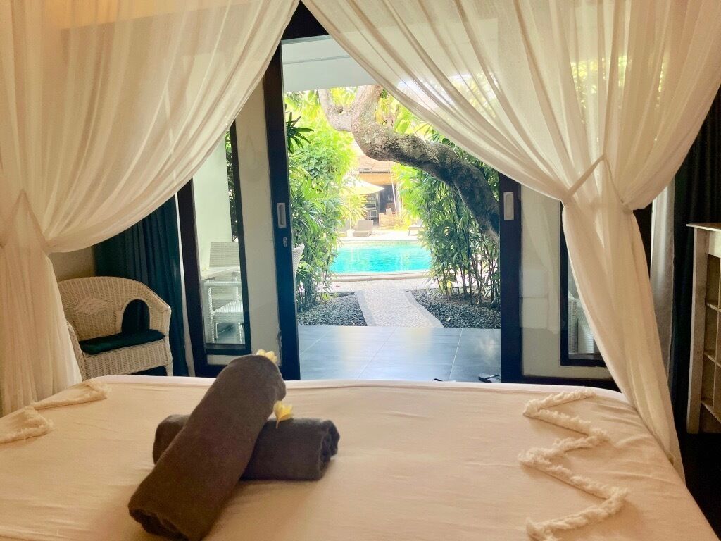 In-room safe, desk, iron/ironing board, bed sheets