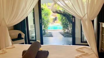 In-room safe, desk, iron/ironing board, bed sheets