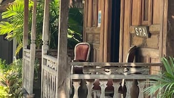 Lichaamsbehandelingen, aromatherapie, hotstone-massages, body scrubs