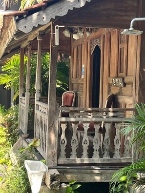 Tratamientos corporales, aromaterapia y masajes con piedras calientes