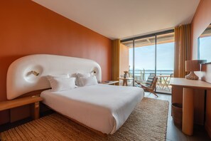 双人房, 阳台 | 高档床上用品、迷你吧、客房内保险箱、办公桌