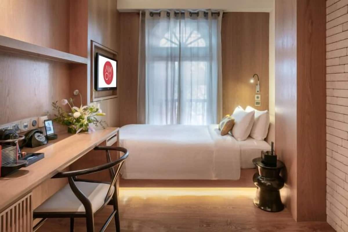 Premium bedding, free minibar, in-room safe, individually furnished