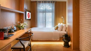 标准单人房 (Cosy Room) | 迷你吧(备有免费物品)、客房内保险箱、特色家居、办公桌