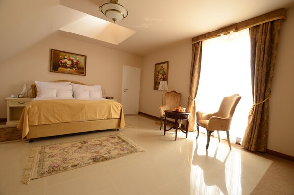 Hypo-allergenic bedding, in-room safe, soundproofing, iron/ironing board