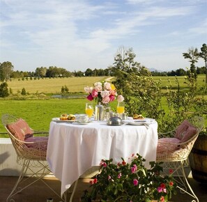 Free daily breakfast 