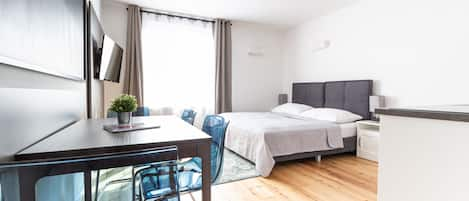 Deluxe Apartment, 1 Bedroom | Iron/ironing board, free cots/infant beds, free WiFi, bed sheets