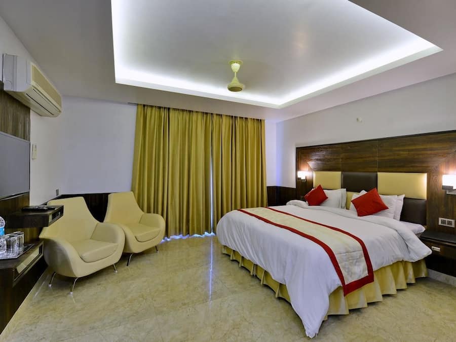 Rollaway beds, free WiFi, bed sheets