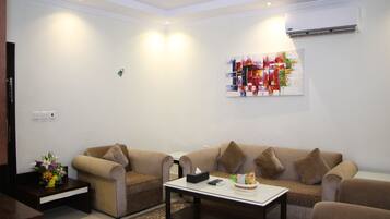 Familien-Suite, 2 Schlafzimmer | Minibar, Verdunkelungsvorhänge, schallisolierte Zimmer