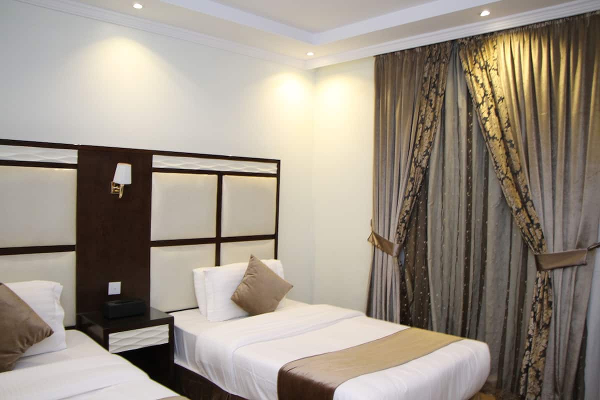 Standard Twin Room | Minibar, tende oscuranti, insonorizzazione, ferro/asse da stiro