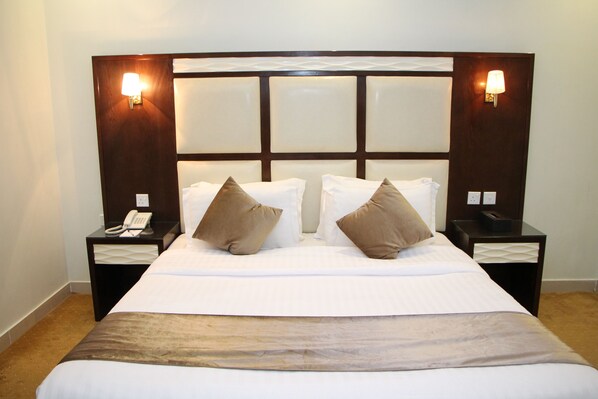 Familien-Suite, 2 Schlafzimmer | Minibar, Verdunkelungsvorhänge, schallisolierte Zimmer