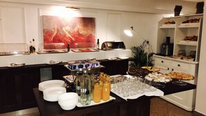 Daily buffet breakfast for a fee - DBH Bucharest (Bucharest)
