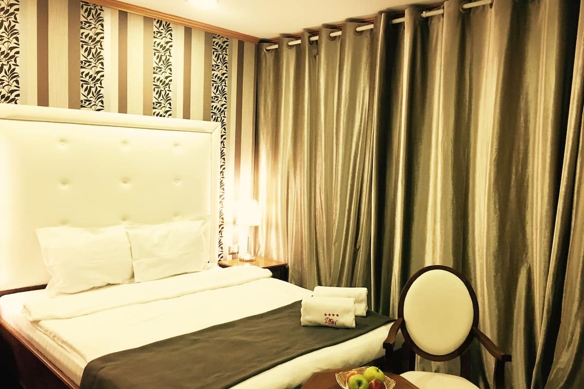 Minibar, in-room safe, desk, soundproofing
