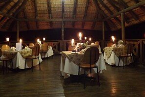 Breakfast, lunch and dinner served - Bonamanzi Game Reserve (Hluhluwe)