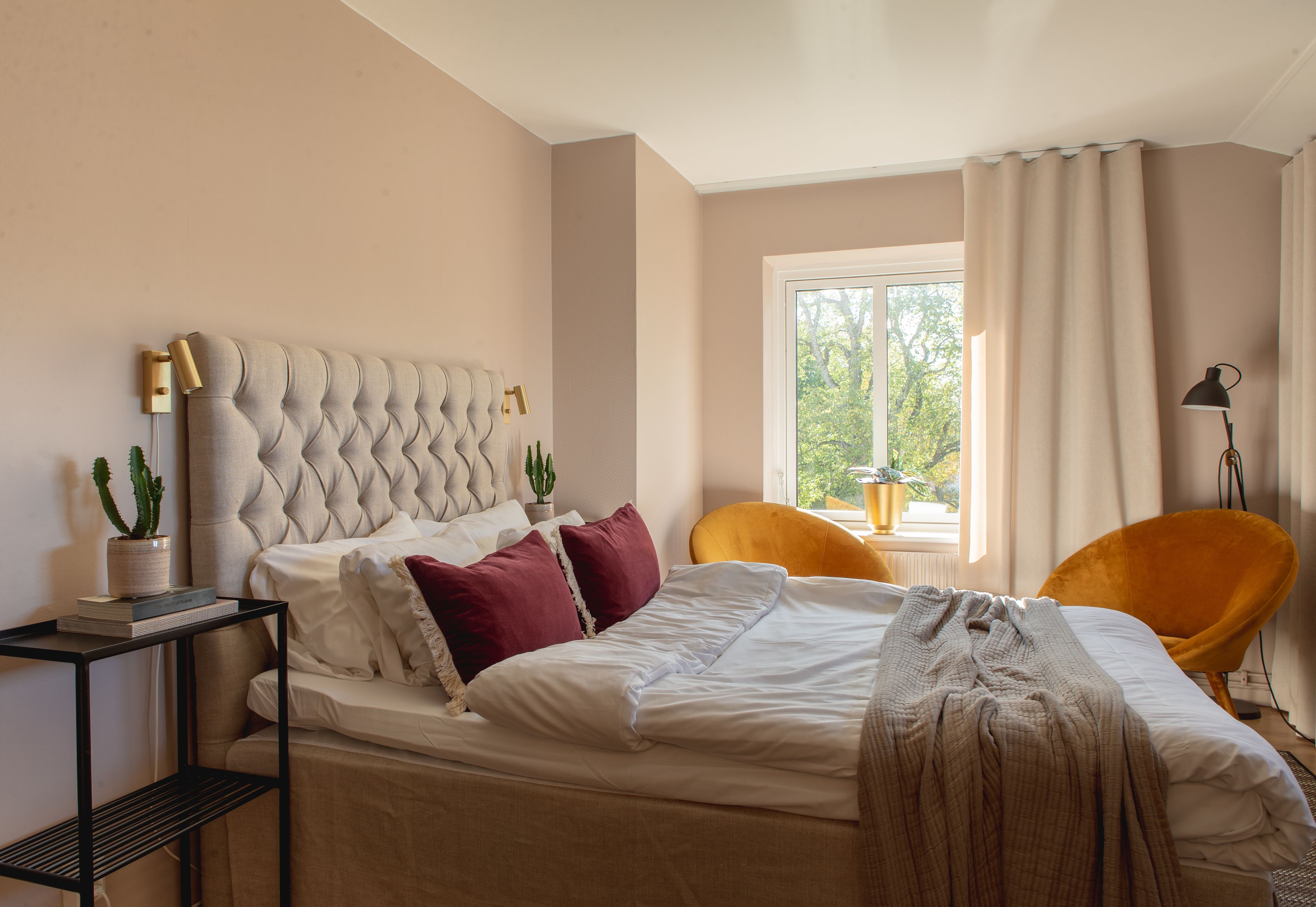 standard double or twin room | hypo-allergenic bedding, desk, laptop workspace, blackout curtains