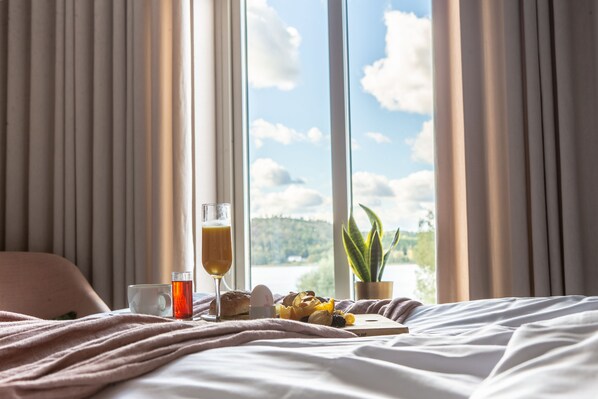 Standard Double or Twin Room | Hypo-allergenic bedding, desk, laptop workspace, blackout curtains