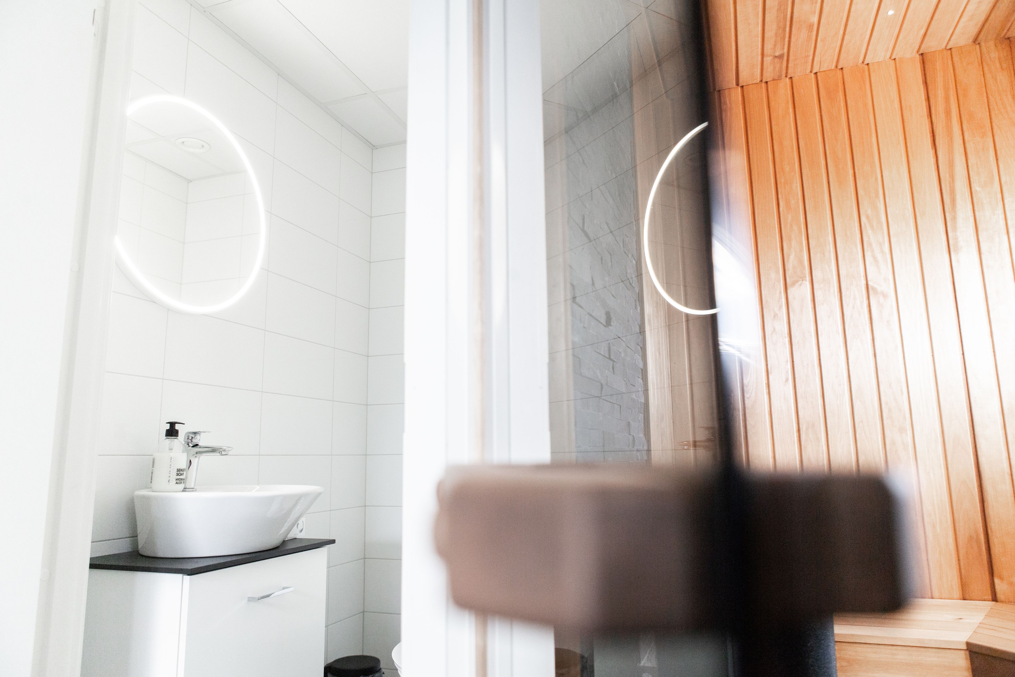 standard double or twin room | bathroom | shower, free toiletries, hair dryer, towels