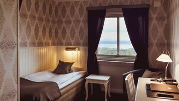 Standard Single Room | Desk, laptop workspace, blackout drapes, free WiFi