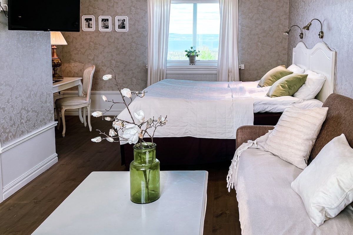 deluxe double room | desk, laptop workspace, blackout curtains, free wifi