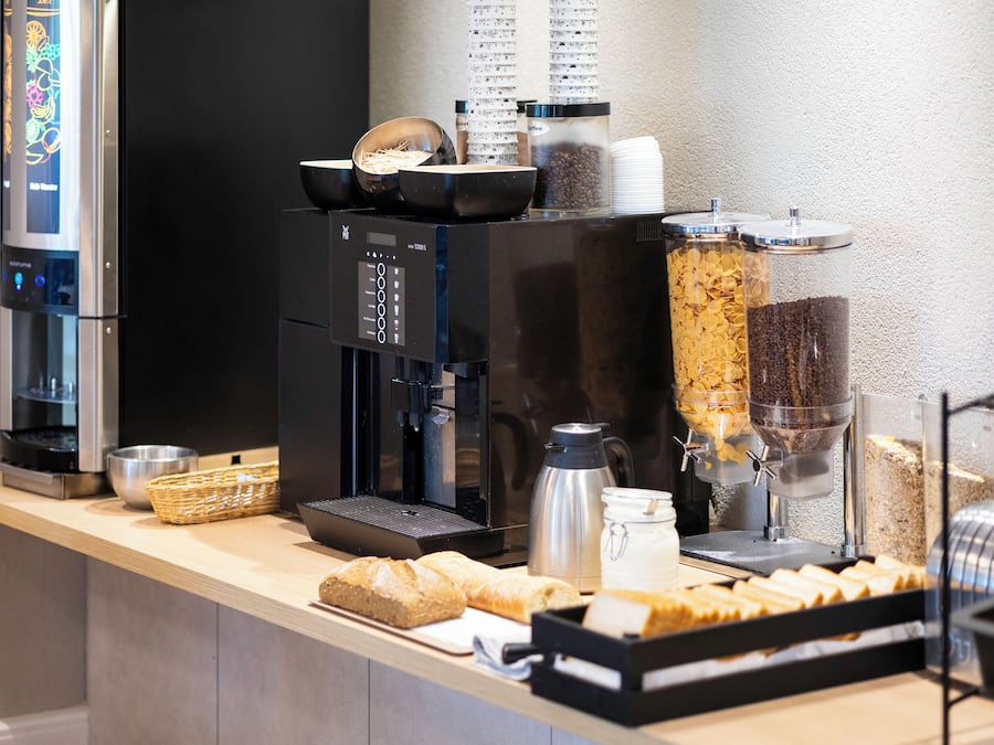 Daily buffet breakfast (EUR 11.5 per person)