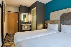 Standard Twin Room | Desk, laptop workspace, free WiFi, bed sheets - B&B HOTEL Liège Rocourt (Liege)