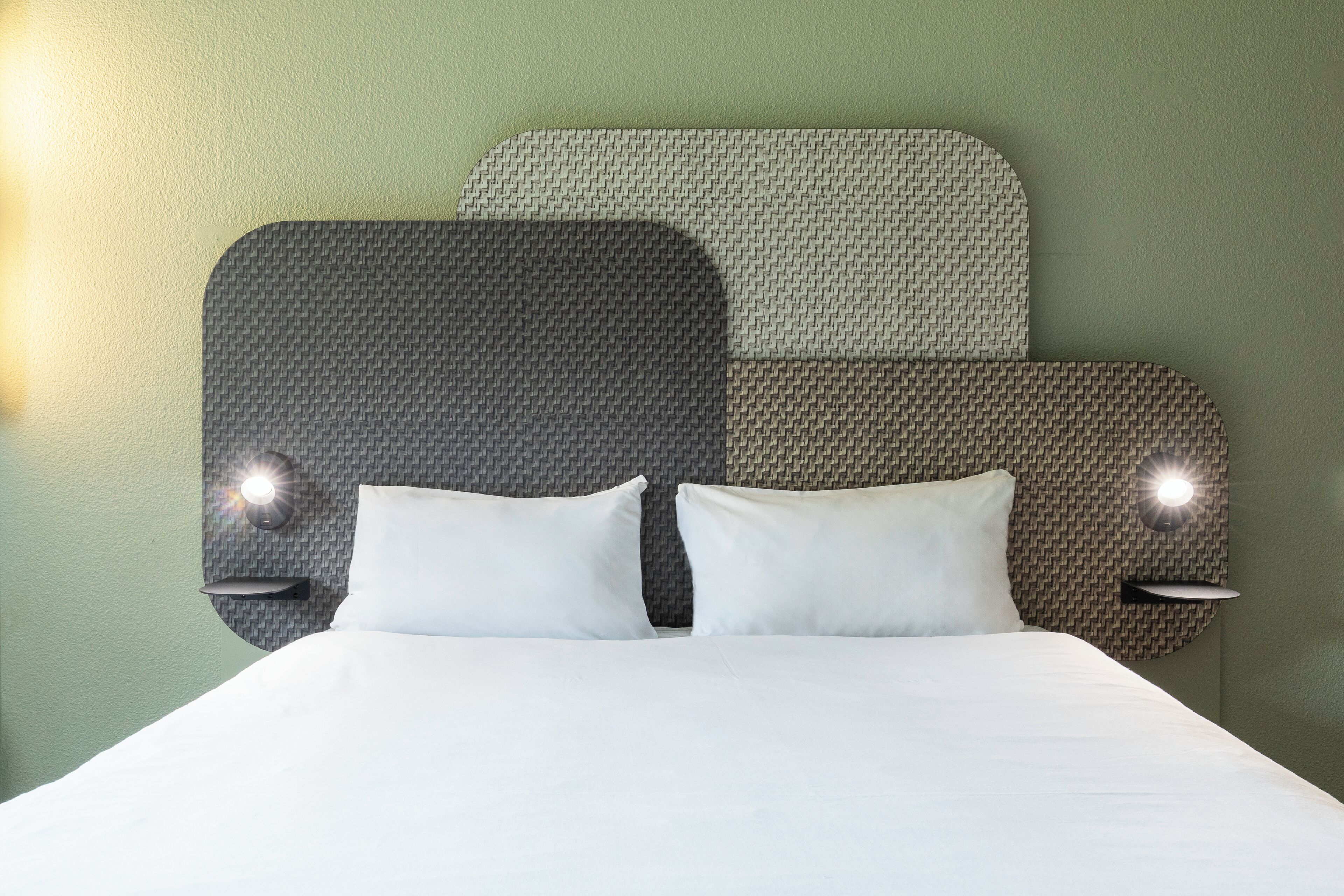 standard double room | desk, laptop workspace, free wifi, bed sheets